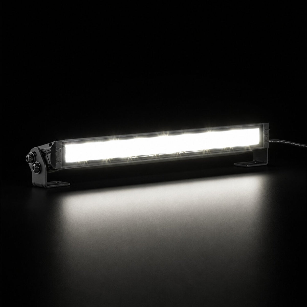 LTPRTZ Flat-X 16 Zoll Lightbar eingeschaltet mit Fernlicht
