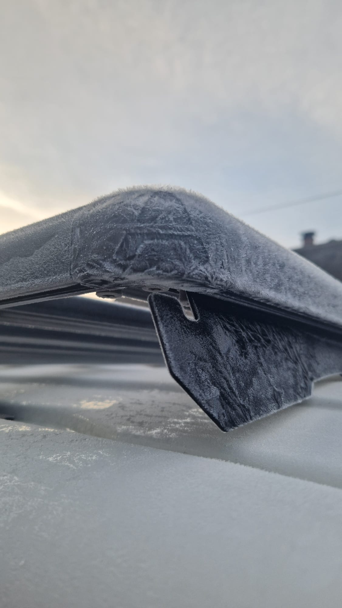 Materialien & Beschichtungen bei Airholder: warum unser Dachträger auf ganzjährigen Außeneinsatz ausgelegt ist