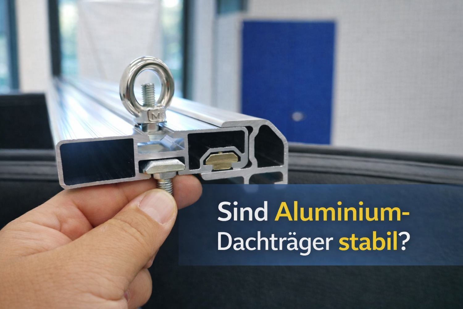 Aluminium Dachträger Profil Querschnitt mit T-Nut und Edelstahl Ringschraube – Konstruktion eines modularen Aluminium Dachträgersystems.
