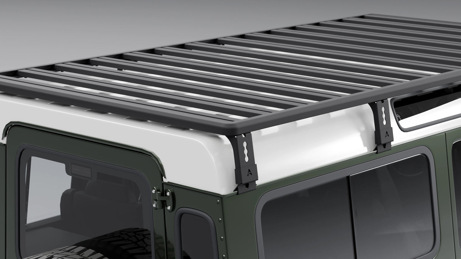 Nahaufnahme der hinteren Dachträger-Füße auf dem weißen Dach eines Land Rover Defender, die das flache, modulare Profilsystem zeigen.