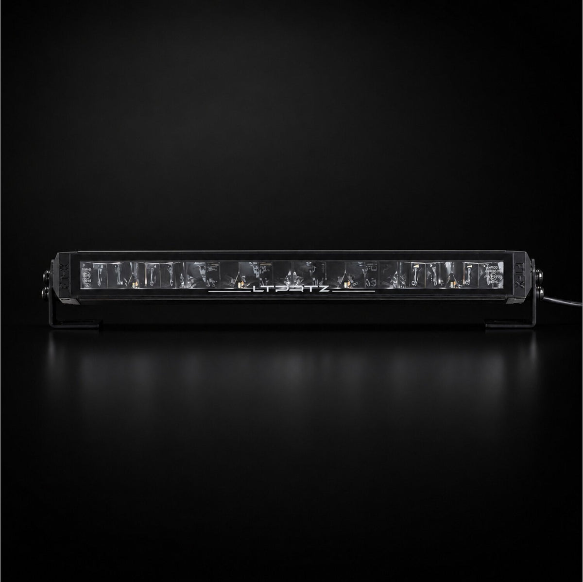 LTPRTZ Flat-X 16 Zoll LED-Lightbar mit acht OSRAM-LEDs, Frontansicht