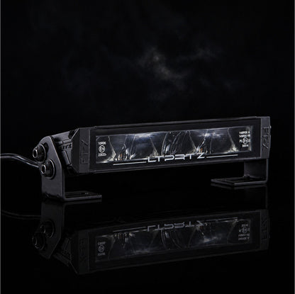 LTPRTZ Flat-X 9 Zoll Lightbar schräg von vorn mit Edelstahl-Haltern