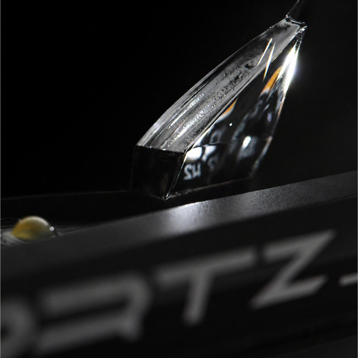 Detail der abgeschrägten Linse der LTPRTZ Flat-X Lightbar