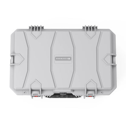 VICKYWOOD Transportbox FORT PLUS in Grau, Draufsicht auf den Deckel mit VICKYWOOD Logoplakette und Scharnieren