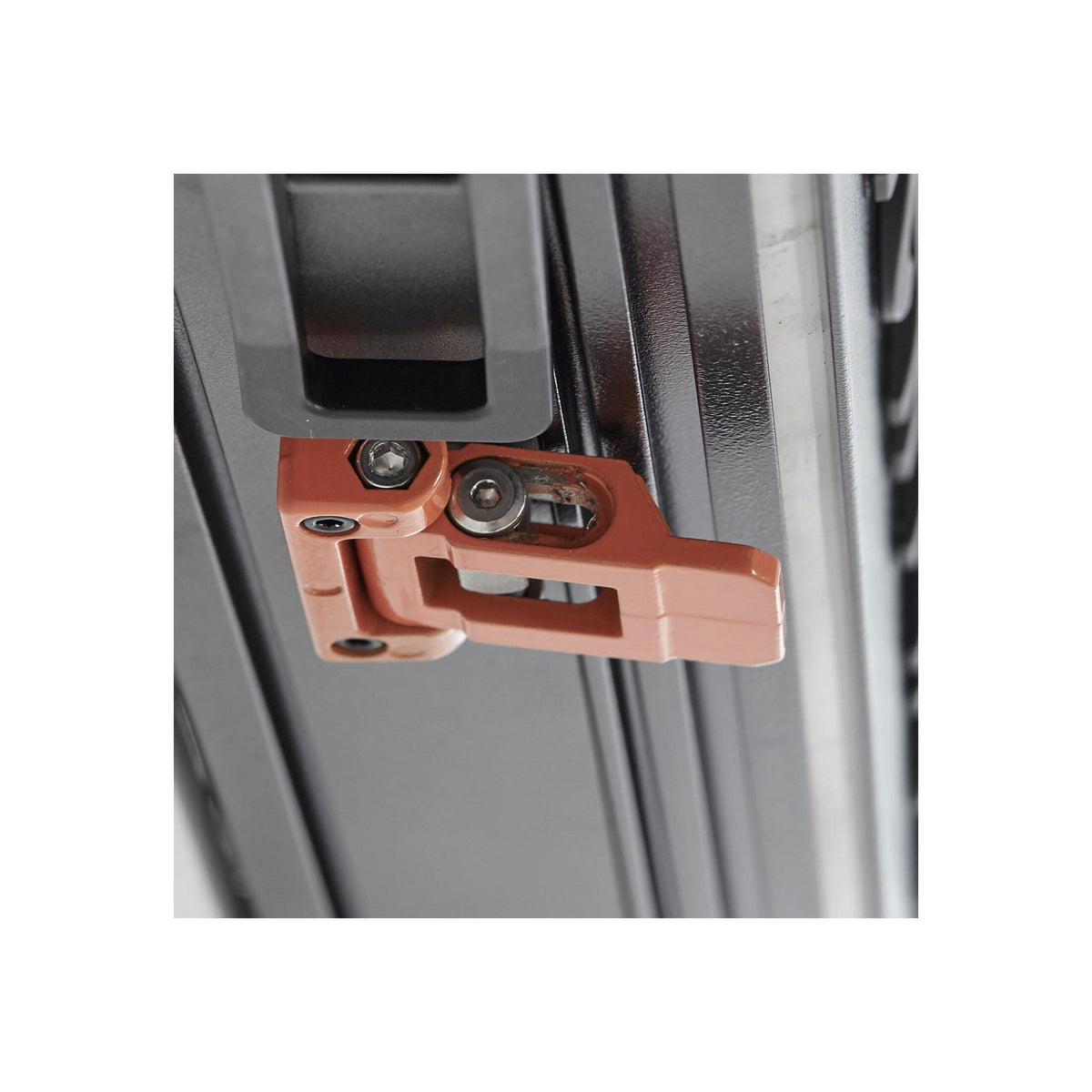 Detail des Verriegelungshebels an der VICKYWOOD Seitenmarkise BRANCH AUTOMATIC 2M